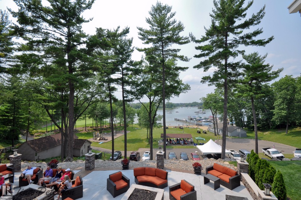 Sitting Area in Oak Pointe Country Club