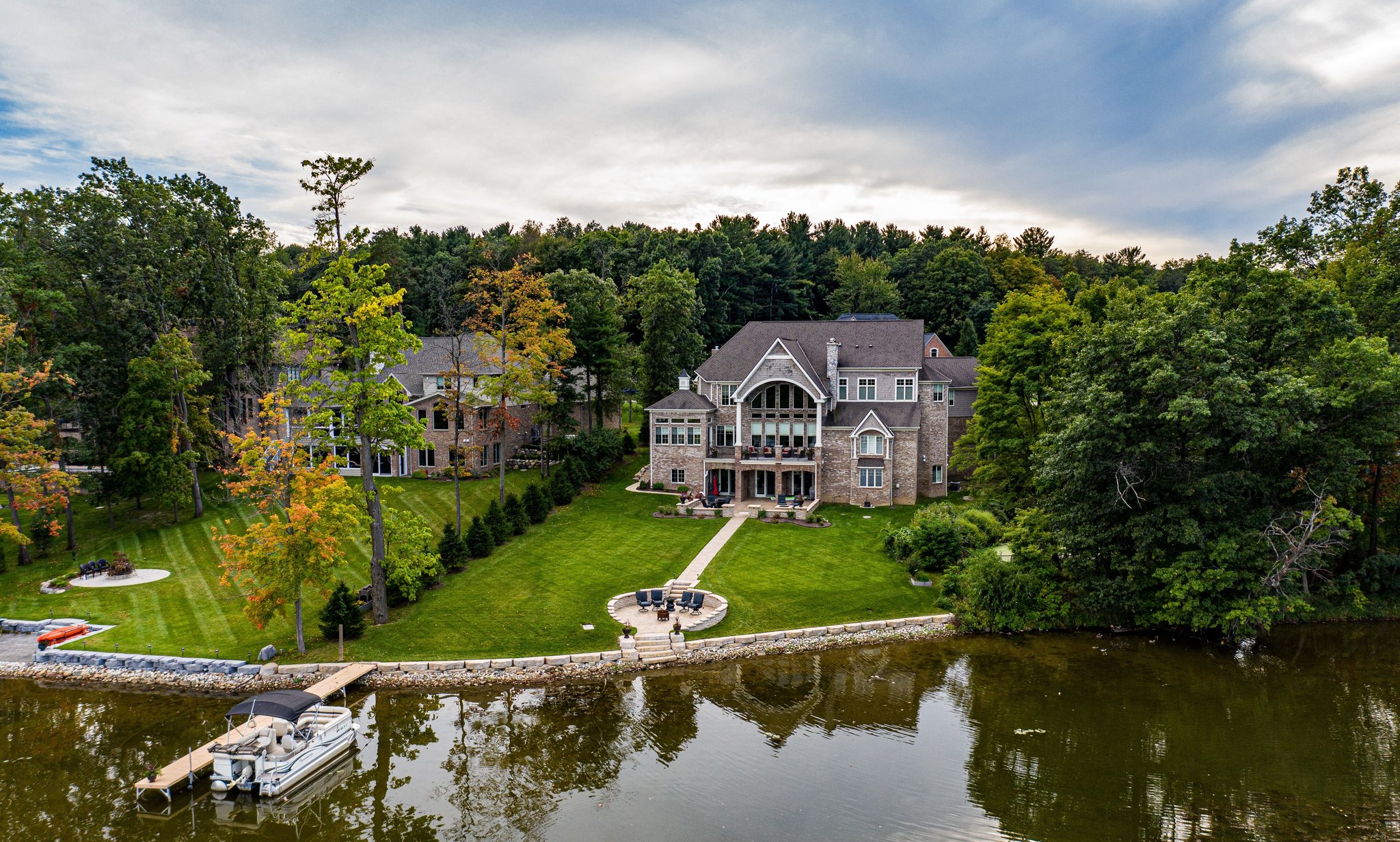 An aerial view of the beautiful Pine Creek neighborhood